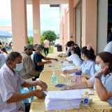 ฉีดวัคซีนป้องกันเชื้อไวรัส COVID-19 แก่ประชาชนที่ได้รับการนัดฉีดวัคซีน เข็มที่ ๑ (Cinovac) ในพื้นที่อำเภอฝาง