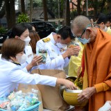 พิธีวางพานพุ่มดอกไม้และพิธีถวายบังคมวันพ่อแห่งชาติ ๕ ธันวาคม ๒๕๖๕