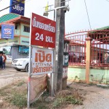 ปรับปรุงภูมิทัศน์ และจัดระเบียบป้ายข้างทางถนนสายหลักและสายรอง