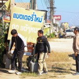 ปรับปรุงภูมิทัศน์ และจัดระเบียบป้ายข้างทางถนนสายหลักและสายรอง