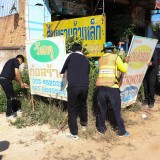 ปรับปรุงภูมิทัศน์ และจัดระเบียบป้ายข้างทางถนนสายหลักและสายรอง