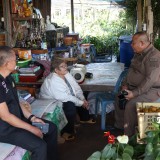 ปรับปรุงภูมิทัศน์ และจัดระเบียบป้ายข้างทางถนนสายหลักและสายรอง