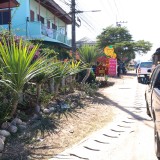 ปรับปรุงภูมิทัศน์ และจัดระเบียบป้ายข้างทางถนนสายหลักและสายรอง