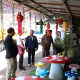 ปรับปรุงภูมิทัศน์ และจัดระเบียบป้ายข้างทางถนนสายหลักและสายรอง