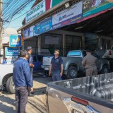 ปรับปรุงภูมิทัศน์ และจัดระเบียบป้ายข้างทางถนนสายหลักและสายรอง