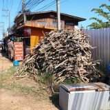 ปรับปรุงภูมิทัศน์ และจัดระเบียบป้ายข้างทางถนนสายหลักและสายรอง