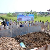 โครงการพัฒนาศูนย์การเรียนรู้เศรษฐกิจพอเพียงตำบลสันทราย กิจกรรมการทำปุ๋ยหมักจากเศษใบไม้เพื่อลดการเผา