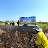 โครงการพัฒนาศูนย์การเรียนรู้เศรษฐกิจพอเพียงตำบลสันทราย กิจกรรมการทำปุ๋ยหมักจากเศษใบไม้เพื่อลดการเผา