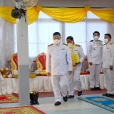 พิธีวางพานพุ่มดอกไม้และพิธีถวายบังคม เนื่องในวันคล้ายวันบรมราชสมภพ พระบาทสมเด็จพระบรมชนกาธิเบศร มหาภูมิพลอดุลยเดชมหาราช บรมนาถบพิตร วันชาติ และวันพ่อแห่งชาติ ๕ ธันวาคม ๒๕๖๔