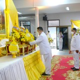 พิธีวางพานพุ่มดอกไม้และพิธีถวายบังคม เนื่องในวันคล้ายวันบรมราชสมภพ พระบาทสมเด็จพระบรมชนกาธิเบศร มหาภูมิพลอดุลยเดชมหาราช บรมนาถบพิตร วันชาติ และวันพ่อแห่งชาติ ๕ ธันวาคม ๒๕๖๔