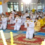 พิธีวางพานพุ่มดอกไม้และพิธีถวายบังคม เนื่องในวันคล้ายวันบรมราชสมภพ พระบาทสมเด็จพระบรมชนกาธิเบศร มหาภูมิพลอดุลยเดชมหาราช บรมนาถบพิตร วันชาติ และวันพ่อแห่งชาติ ๕ ธันวาคม ๒๕๖๔