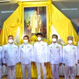 พิธีวางพานพุ่มดอกไม้และพิธีถวายบังคม เนื่องในวันคล้ายวันบรมราชสมภพ พระบาทสมเด็จพระบรมชนกาธิเบศร มหาภูมิพลอดุลยเดชมหาราช บรมนาถบพิตร วันชาติ และวันพ่อแห่งชาติ ๕ ธันวาคม ๒๕๖๔