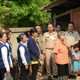 ส่งมอบบ้าน ตามโครงการซ่อมสร้างบ้าน ครัวเรือนยากจน