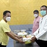 กิจกรรมสระเกล้าดำหัวปี๋ใหม่เมือง เพื่อขอขมา คาราวะและขอพรจากนายกเทศมนตรี และปลัดเทศบาลตำบลสันทราย เพื่อสืบฮีตสานฮอยป๋าเวณีปี๋ใหม่เมือง