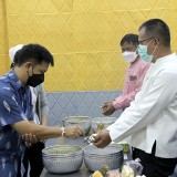 กิจกรรมสระเกล้าดำหัวปี๋ใหม่เมือง เพื่อขอขมา คาราวะและขอพรจากนายกเทศมนตรี และปลัดเทศบาลตำบลสันทราย เพื่อสืบฮีตสานฮอยป๋าเวณีปี๋ใหม่เมือง