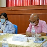 ประชุมคณะกรรมการช่วยเหลือประชาชนขององค์กรปกครองส่วนท้องถิ่น พิจารณาช่วยเหลือประชาชนที่ได้รับผลกระทบกรณีโรคติดเชื้อไวรัสโคโรน่า ๒๐๑๙ (COVID-๑๙) เพื่อขอรับการสนับสนุนถุงยังชีพ