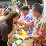 สืบสารประเพณีรดน้ำดำหัวขอพรผู้ใหญ่ ประเพณีสงกรานต์ ๖๖