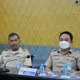 ร่วมต้อนรับหน้าฝ่ายอำนวยการ