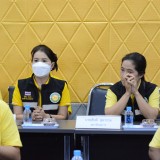 ร่วมต้อนรับหน้าฝ่ายอำนวยการ