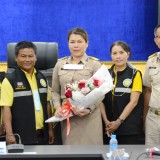ร่วมต้อนรับหน้าฝ่ายอำนวยการ