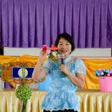 ศบาลตำบลสันทรายจัดอบรมโครงการส่งเสริมอาชีพกลุ่มสตรีตำบลสันทราย กิจกรรม "ฝึกอบรมการประดิษฐ์ดอกกุหลาบจากริบบิ้น"