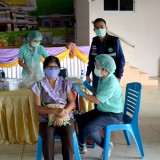 บริการฉีดวัคซีนป้องกันเชื้อไวรัส COVID-19 แก่ประชาชนที่ได้รับการนัดฉีดวัคซีน เข็มที่ ๒ (Astra Zeneca) ในพื้นที่อำเภอฝาง