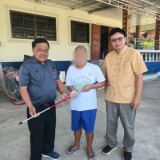 ส่งมอบไม้เท้าขาว ให้แก่ผู้พิการทางการเห็นในเขตพื้นที่เทศบาลตำบลสันทราย