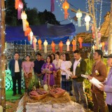 เยี่ยมชมบูทนิทรรศการพิจารณาคะแนนการจัดรูปแบบตามแนวคิดงานนิทรรศการ "สัมพันเสน่ห์อำเภอฝางเมือง ๕ ดี ผลไม้ สุขภาพ วัฒนธรรม ธรรมชาติดี ท่องเที่ยวได้ทั้งปีชีวีมีสุข"