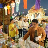 เยี่ยมชมบูทนิทรรศการพิจารณาคะแนนการจัดรูปแบบตามแนวคิดงานนิทรรศการ "สัมพันเสน่ห์อำเภอฝางเมือง ๕ ดี ผลไม้ สุขภาพ วัฒนธรรม ธรรมชาติดี ท่องเที่ยวได้ทั้งปีชีวีมีสุข"