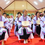 พิธีมอบใบประกาศนียบัตรผู้สำเร็จการศึกษาศูนย์พัฒนาการเรียนรู้ผู้สูงอายุตำบลสันทราย