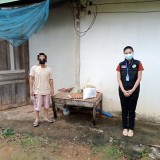 ส่งมอบถุงยังชีพ ให้แก่ผู้สัมผัสกลุ่มเสี่ยงผู้ป่วยโรคติดต่อเชื้อไวรัสโคโรนา ๒๐๑๙