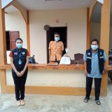 ส่งมอบถุงยังชีพ ให้แก่ผู้สัมผัสกลุ่มเสี่ยงผู้ป่วยโรคติดต่อเชื้อไวรัสโคโรนา ๒๐๑๙