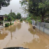 ลงพื้นที่ตรวจสอบเหตุอุทกภัยจากพายุบัวลอย